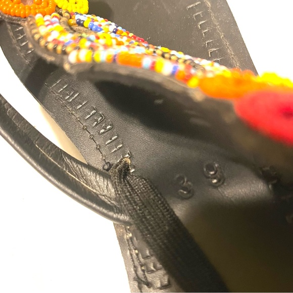 Rare Handmade Leather flip flops. Seed bead detailing. Floral & colorful art - Picture 6 of 7